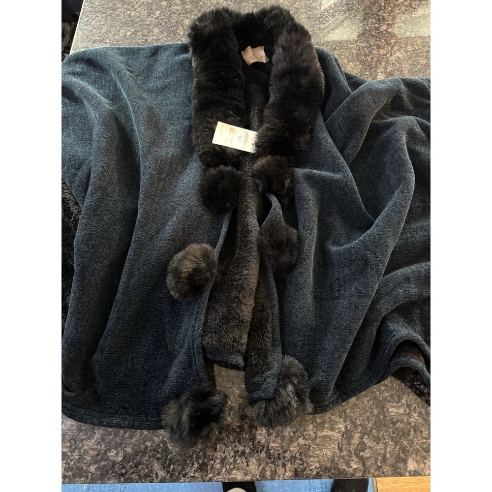 Women's Frisson Fur Shawl. Blue And Black‎ Fur Trim. NWT One Size.